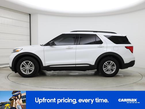 White 2023 Ford Explorer XLT