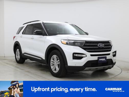 White 2023 Ford Explorer XLT