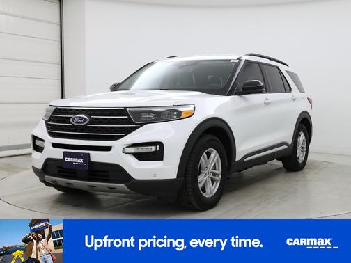 White 2023 Ford Explorer XLT