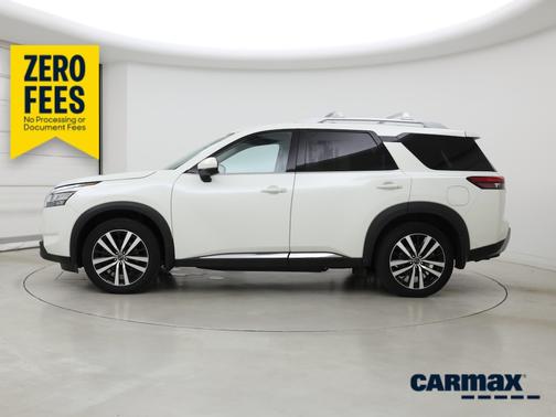 White 2023 Nissan Pathfinder Platinum