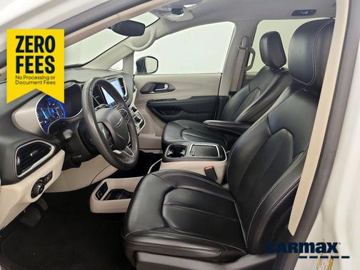 White 2023 Chrysler Pacifica Touring L