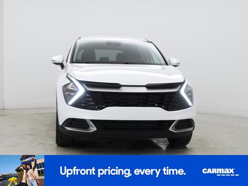 White 2023 Kia Sportage EX