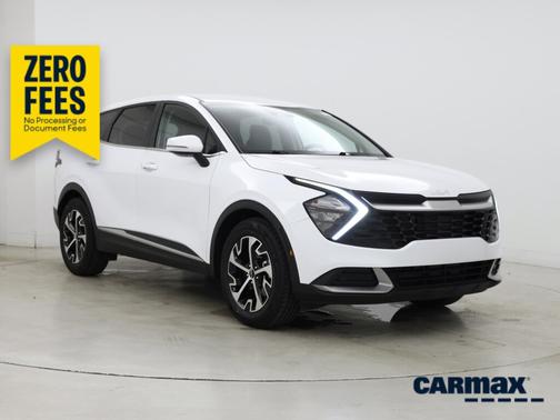 White 2023 Kia Sportage EX