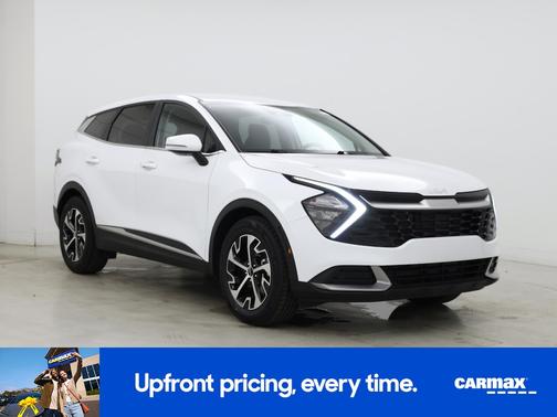 White 2023 Kia Sportage EX