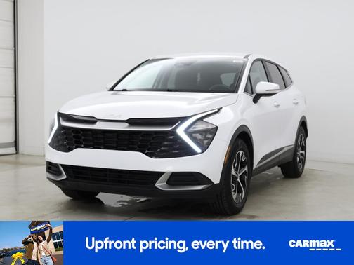 White 2023 Kia Sportage EX