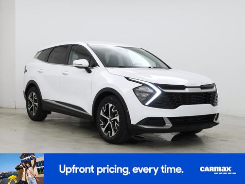 White 2023 Kia Sportage EX