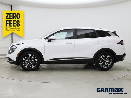 White 2023 Kia Sportage EX