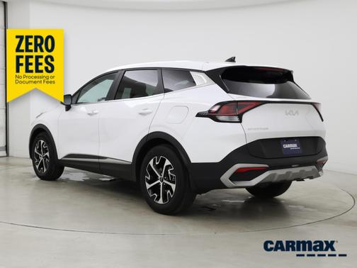 White 2023 Kia Sportage EX