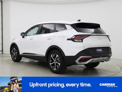 White 2023 Kia Sportage EX