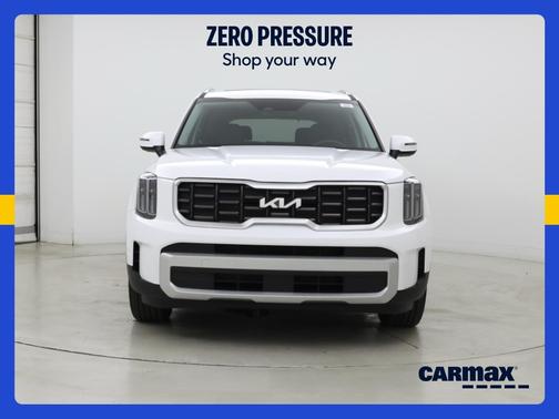 White 2025 Kia Telluride S
