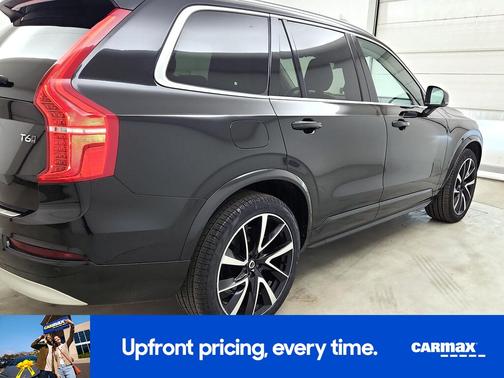 2022 Volvo XC90 T6 Momentum