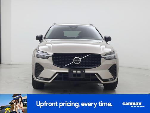 Pearl 2023 Volvo XC60 B5 Plus Dark Theme