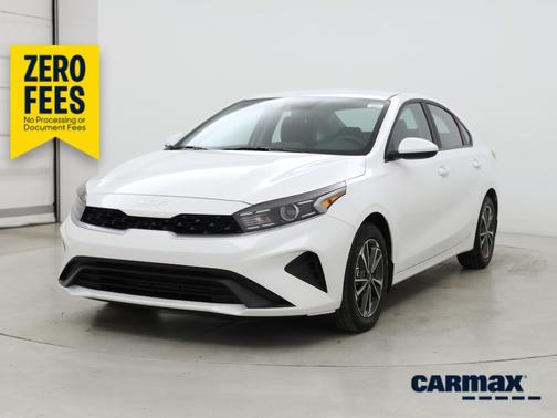 White 2023 Kia Forte LXS