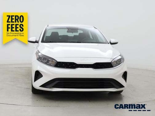 White 2023 Kia Forte LXS