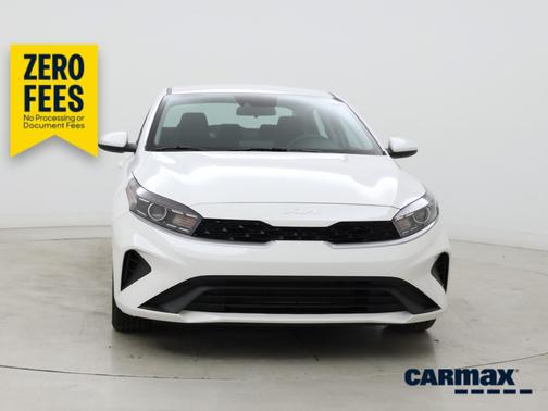 White 2023 Kia Forte LXS