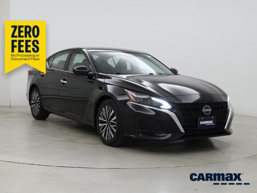 Black 2023 Nissan Altima SV