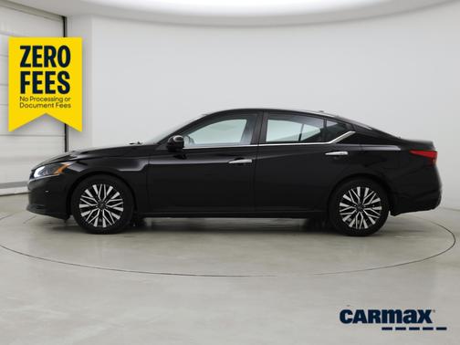 Black 2023 Nissan Altima SV