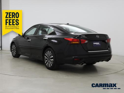 Black 2023 Nissan Altima SV