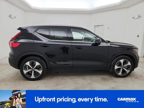 2023 Volvo XC40 B5 Ultimate Bright Theme