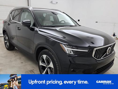 2023 Volvo XC40 B5 Ultimate Bright Theme