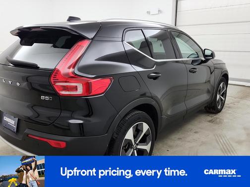 2023 Volvo XC40 B5 Ultimate Bright Theme