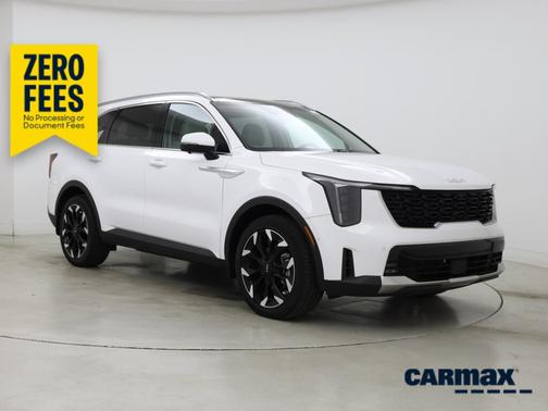 White 2025 Kia Sorento SX