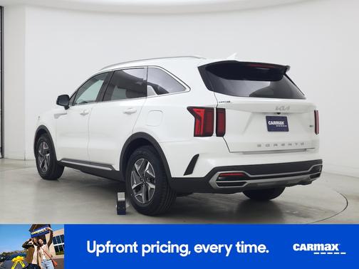 White 2022 Kia Sorento Hybrid S