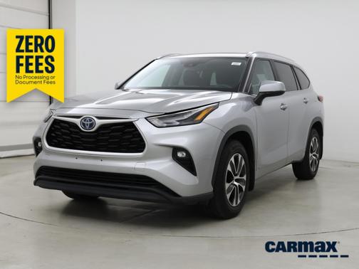 Silver 2023 Toyota Highlander Hybrid XLE