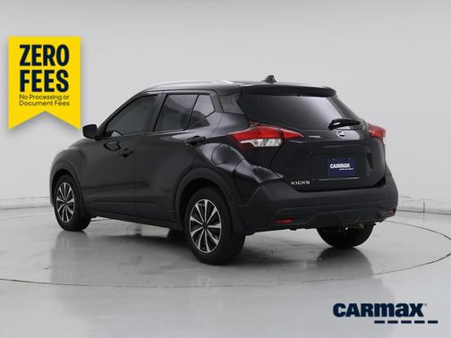 Black 2018 Nissan Kicks SV