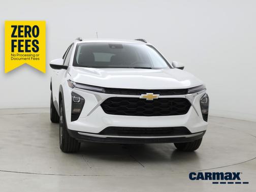 White 2025 Chevrolet Trax LT