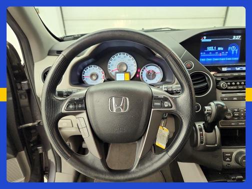 Gray 2015 Honda Pilot SE