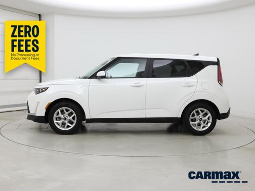 White 2025 Kia Soul LX
