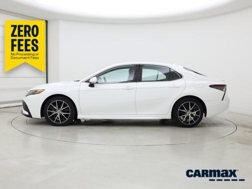 White 2023 Toyota Camry SE