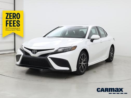 White 2023 Toyota Camry SE