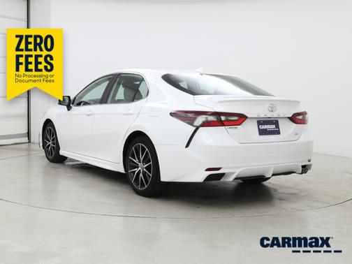 White 2023 Toyota Camry SE