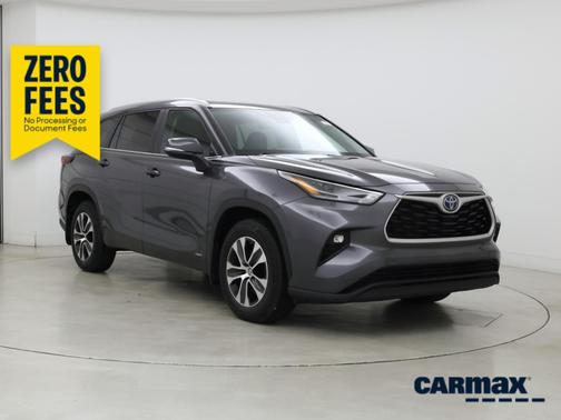 Gray 2024 Toyota Highlander Hybrid XLE