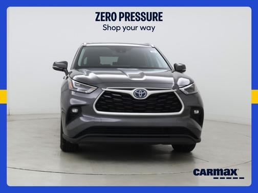 Gray 2024 Toyota Highlander Hybrid XLE