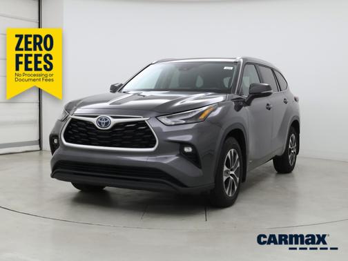 Gray 2024 Toyota Highlander Hybrid XLE