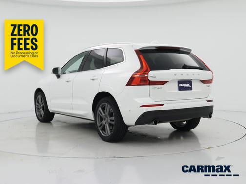 White 2019 Volvo XC60 T6 Momentum