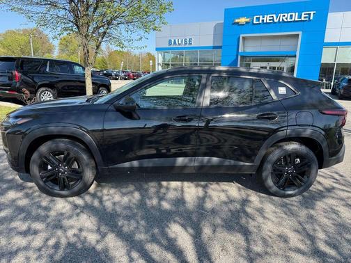 Mosaic Black Metallic 2026 Chevrolet Trax ACTIV