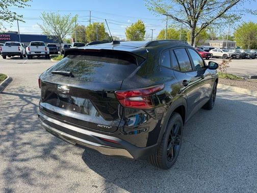 Mosaic Black Metallic 2026 Chevrolet Trax ACTIV
