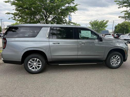 Sterling Gray Metallic 2026 Chevrolet Suburban LT