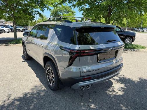 Sandstone Gray 2026 Chevrolet Traverse Z71