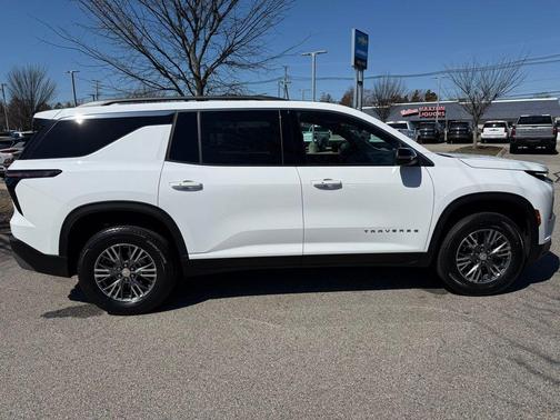 Summit White 2025 Chevrolet Traverse LT
