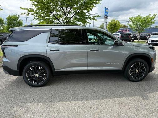Sterling Gray Metallic 2026 Chevrolet Traverse LT