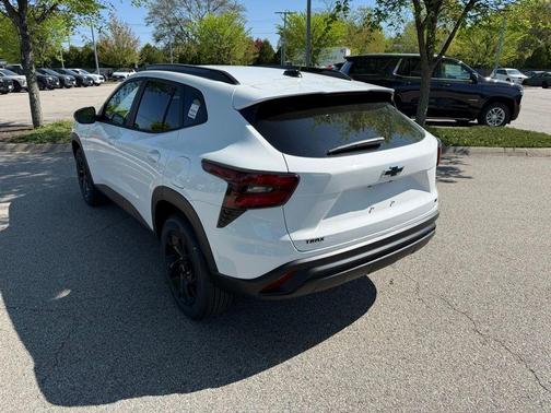 Summit White 2026 Chevrolet Trax LT
