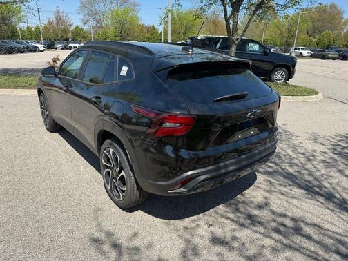 Mosaic Black Metallic 2026 Chevrolet Trax 2RS
