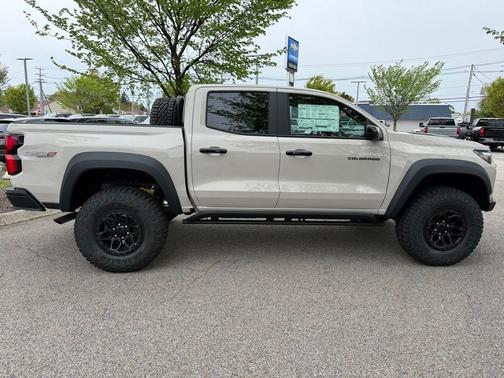 White Sand 2026 Chevrolet Colorado ZR2