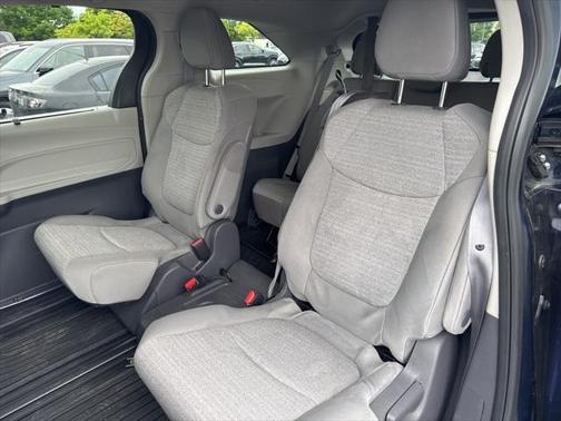 2021 Toyota Sienna LE