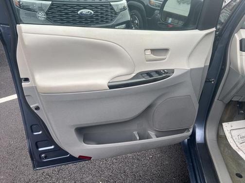 2013 Toyota Sienna SE